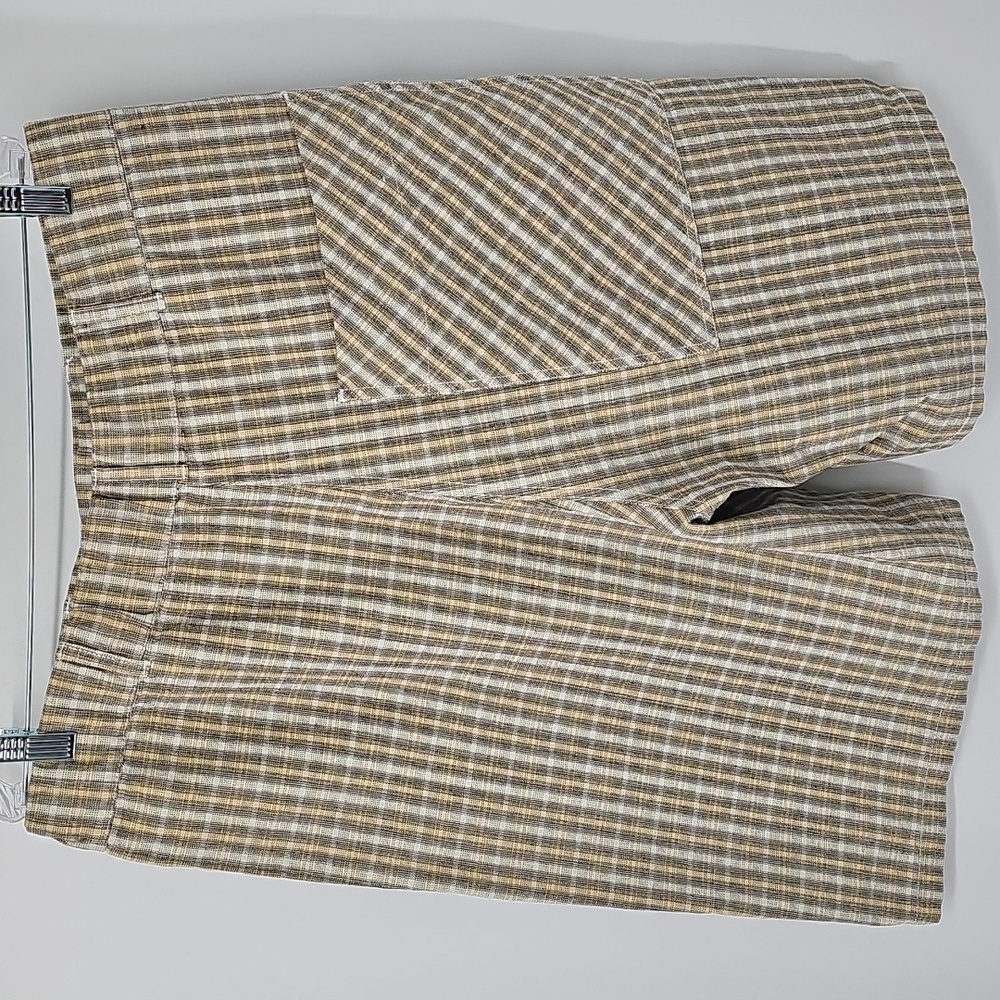 Urban Outfitters Green & Brown Plaid Bermuda Shorts with 2 Side & 1 Back Pocket - Picture 7 of 15